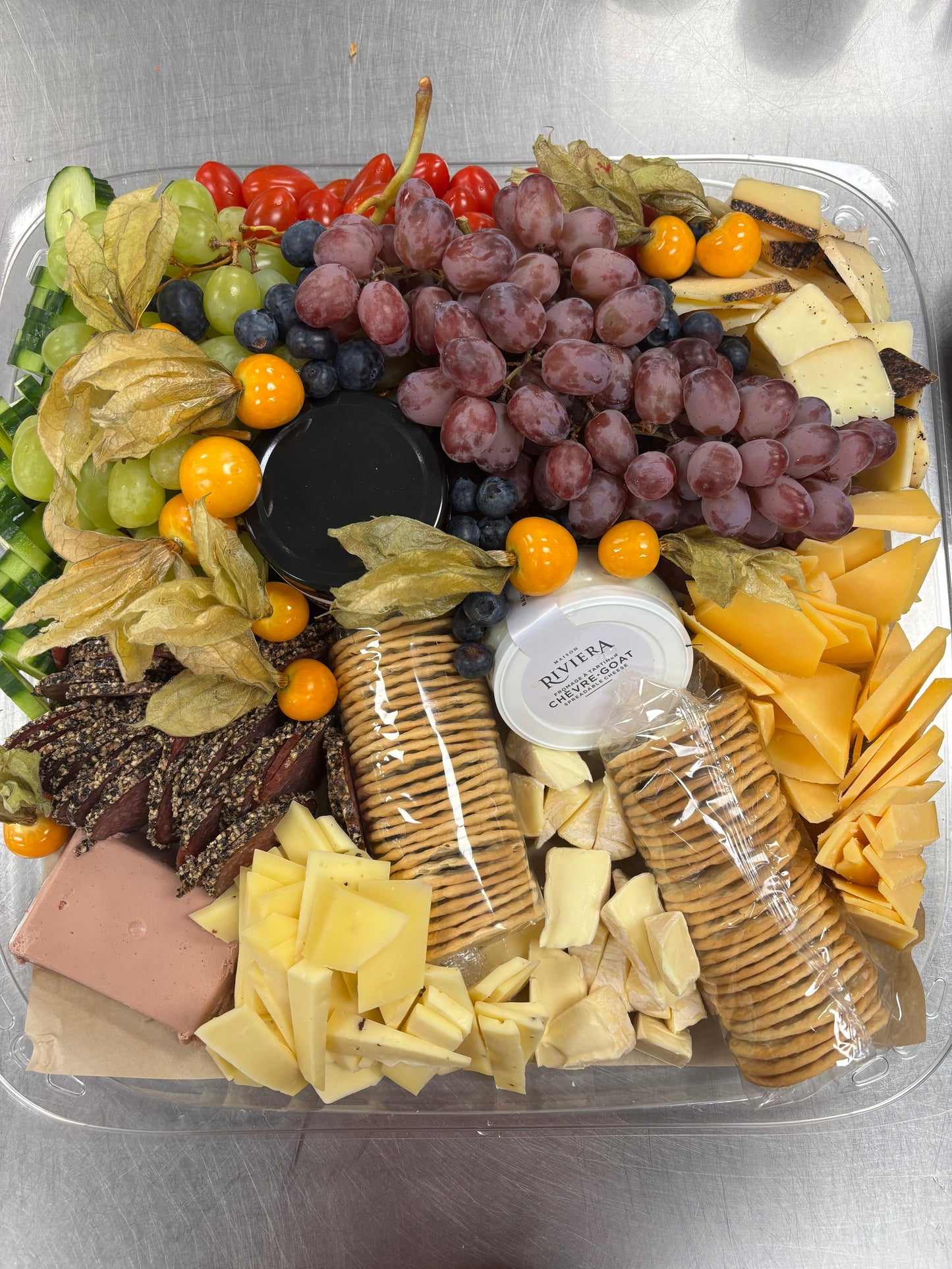 Plateau de fromages et de charcuteries