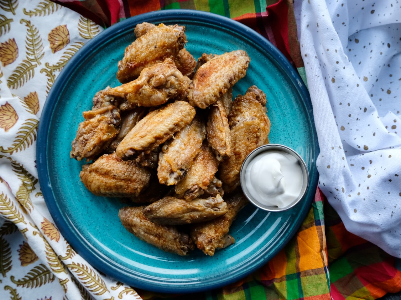 Ailes de poulet cajun rôties au four, sauce crème fraîche