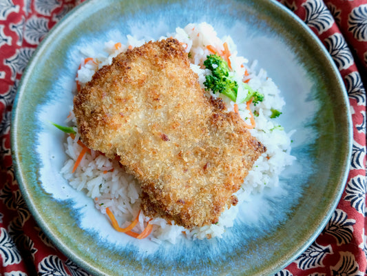 Poulet croustillant (cuisse) sauce Tonkatsu, riz bio aux haricots verts et carottes