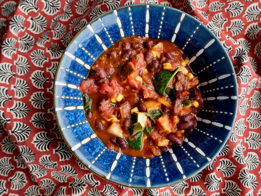 Chili biologique aux haricots rouges et aux légumes rôtis